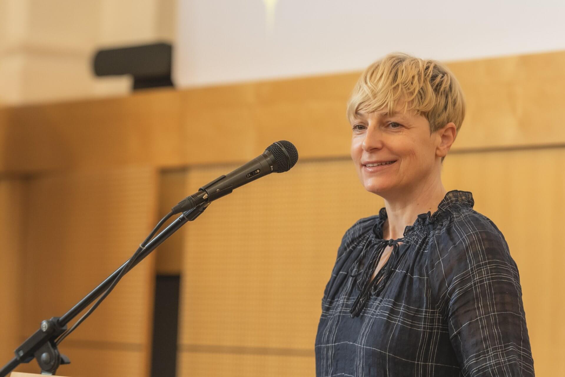 Prof. dr. Mihaela Koletnik