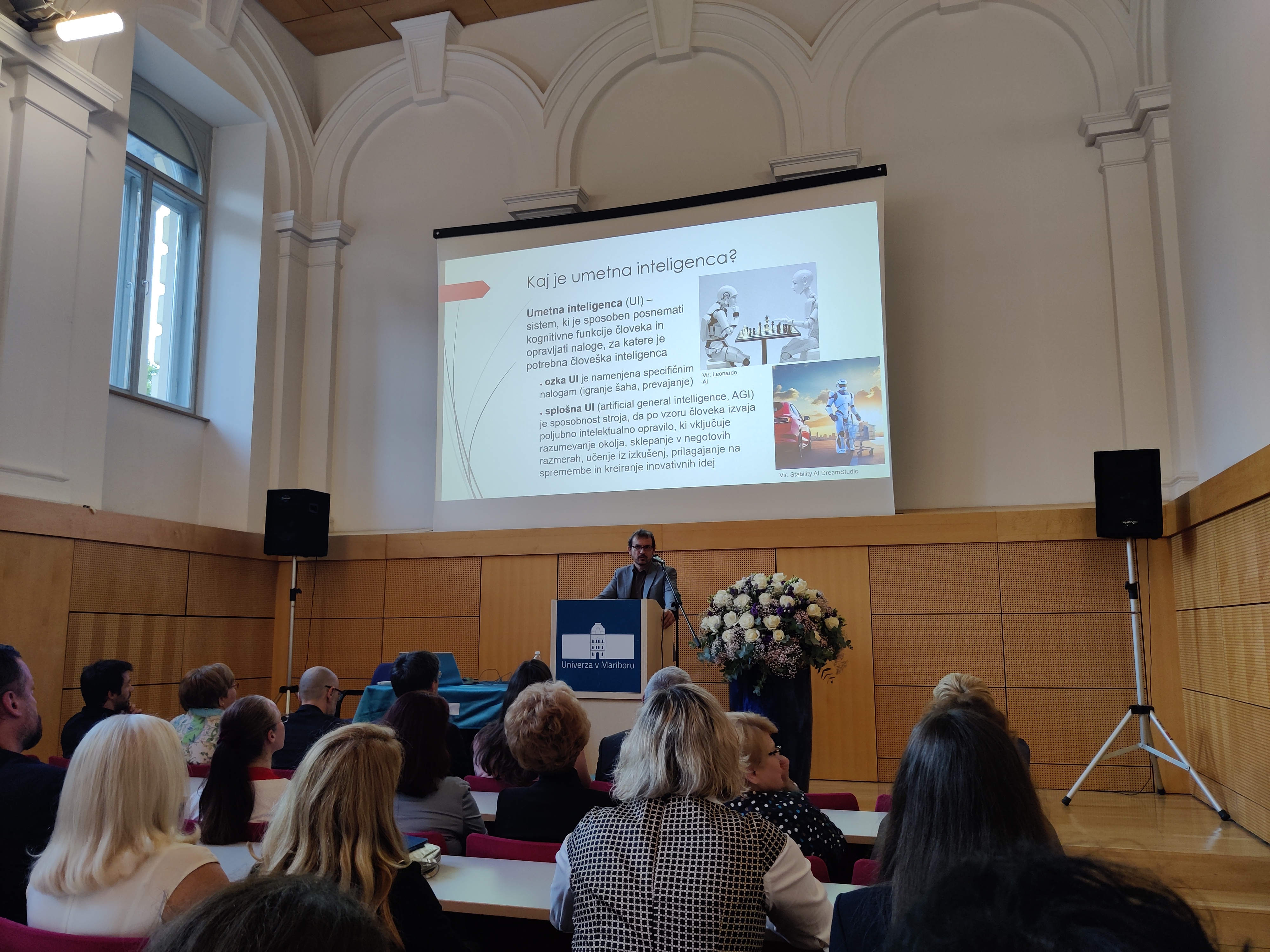 Izr. prof. dr. Damjan Strnad (FERI) je približal strokovno področje umetne inteligence.